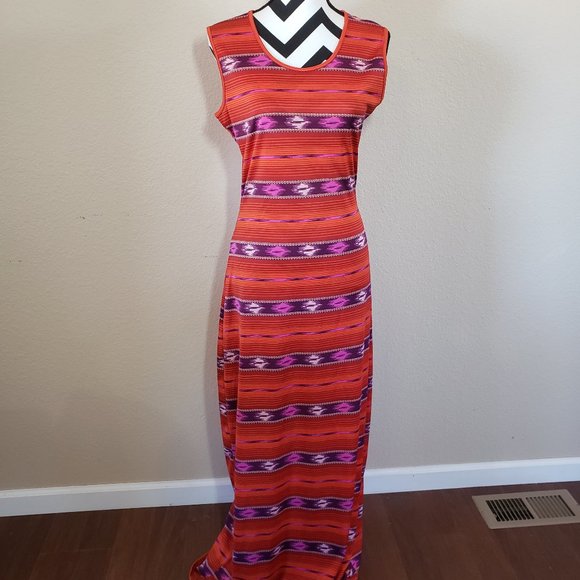 Wrangler Dresses & Skirts - NWOT Wrangler Maxi Dress with Aztec Print🌻
